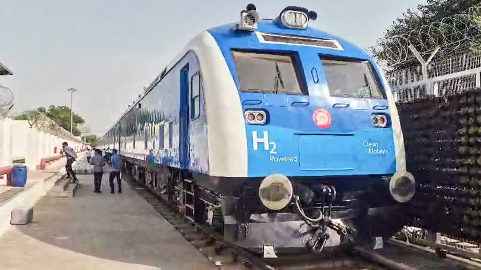 Modi-hydrogen-powered-train-1536x864