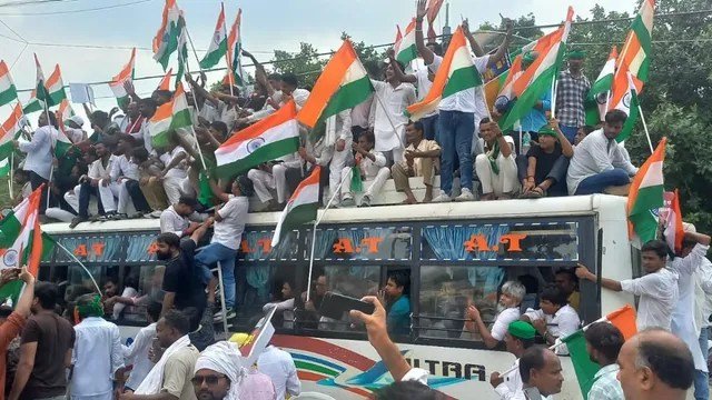 Tejashwi-Yadav-Rajbhawan-March-1787129545151_v