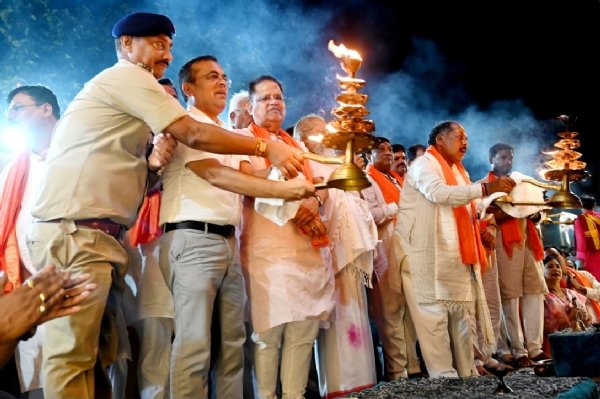 एक लाख दीपों से जगमगाया शिवरीनारायण का महानदी घाट, सेवा संकल्प अभियान का हुआ भव्य आगाज