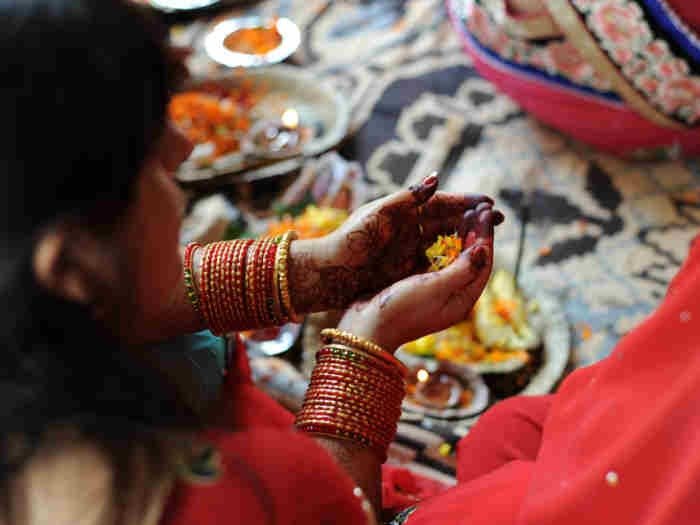 तीज की खुशियां बदली मातम में, त्योहार के बाद ससुराल लौटी महिला की मौत, परिजनों ने पति पर लगाया हत्या का आरोप …